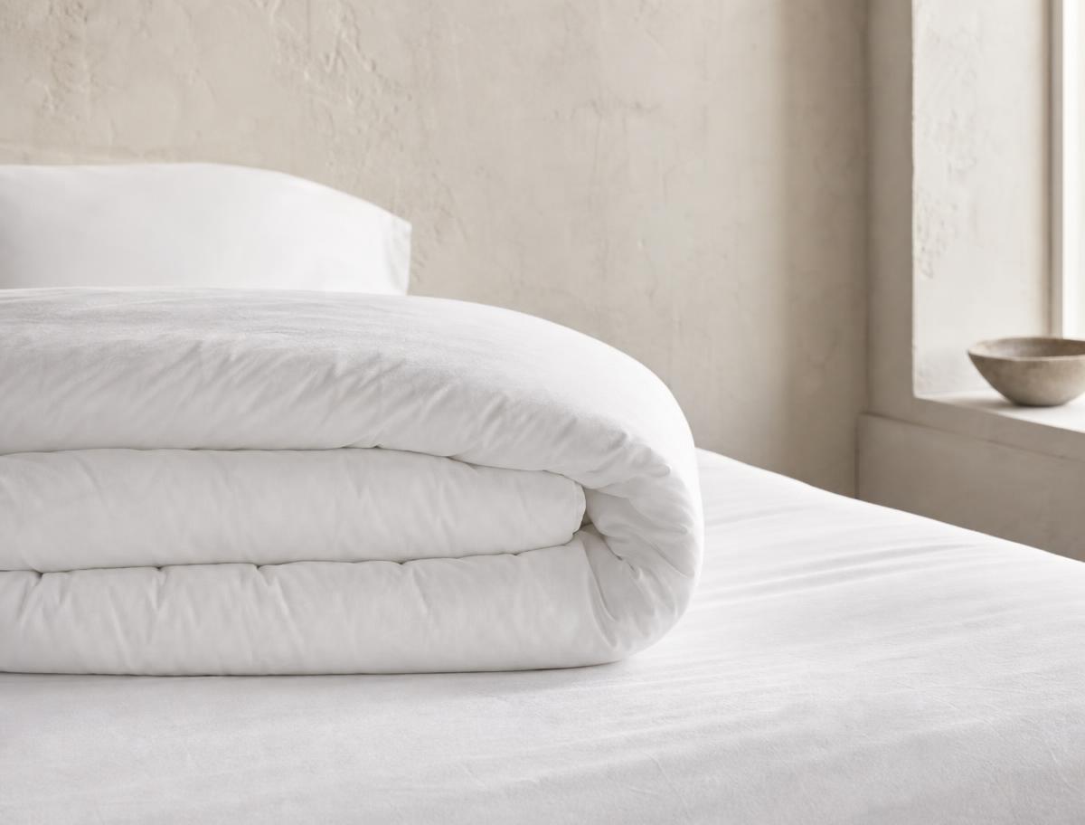 MACKENZA Baby (560+ White Down) 25x39 All Year Weight (7 oz) Comforter — Comforter by Plumés Bedding