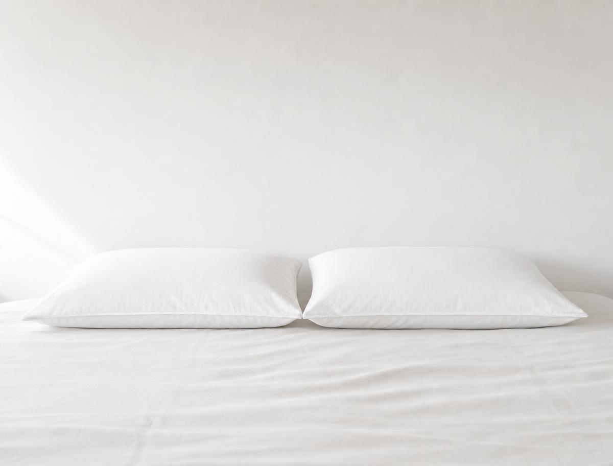 MACKENZA Blend (75/25 WF/WD) 20x26 Extra Firm (30 oz) Pillow — Pillow by Plumés Bedding